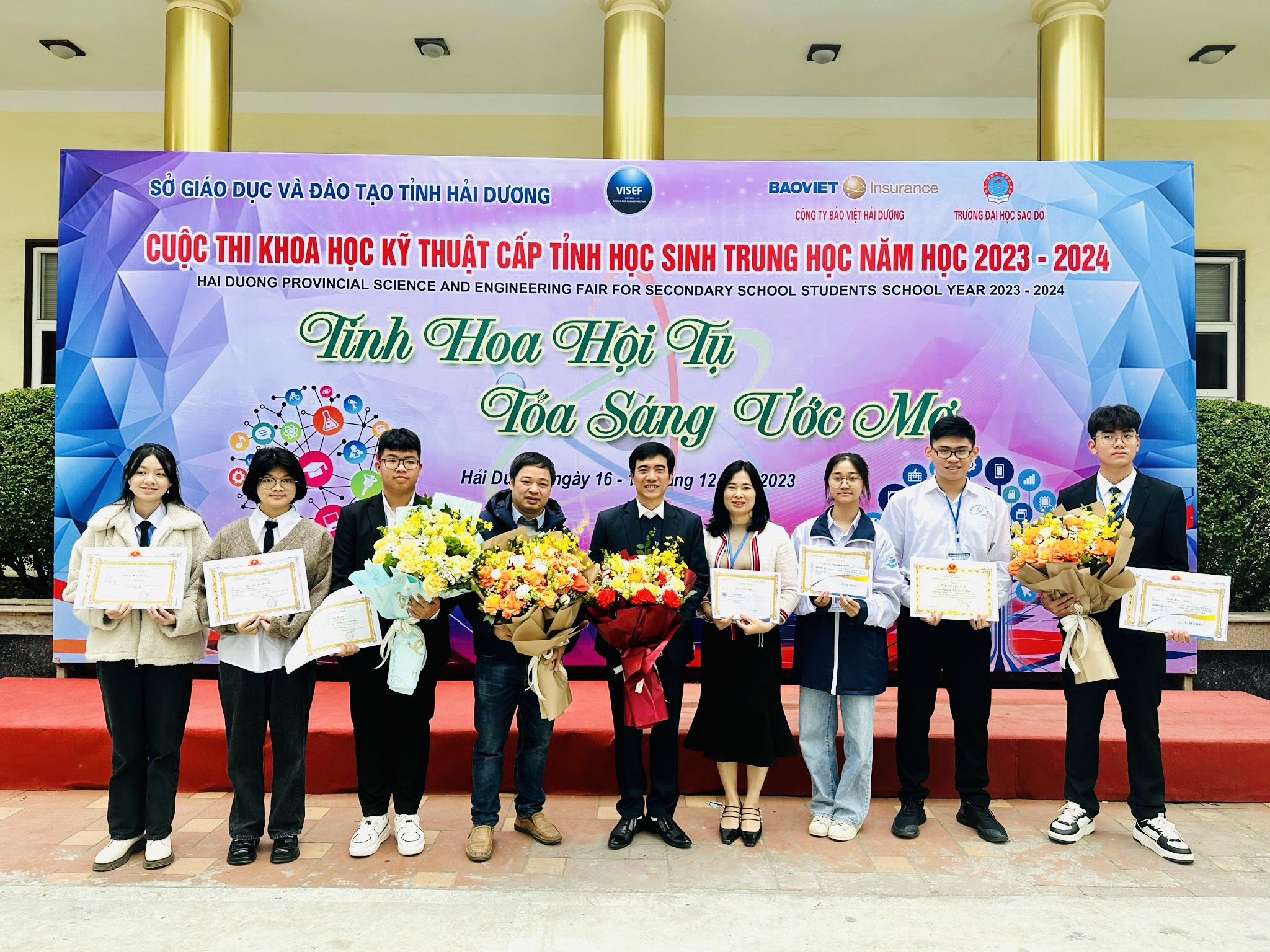 Thầy trò trường chuyên Nguyễn Trãi đoạt 2 giải Nhất, 1 giải Ba trong cuộc thi Khoa học kỹ thuật học sinh trung học cấp tỉnh năm học 2023-2024: "Tinh hoa hội tụ - Tỏa sáng ước mơ"